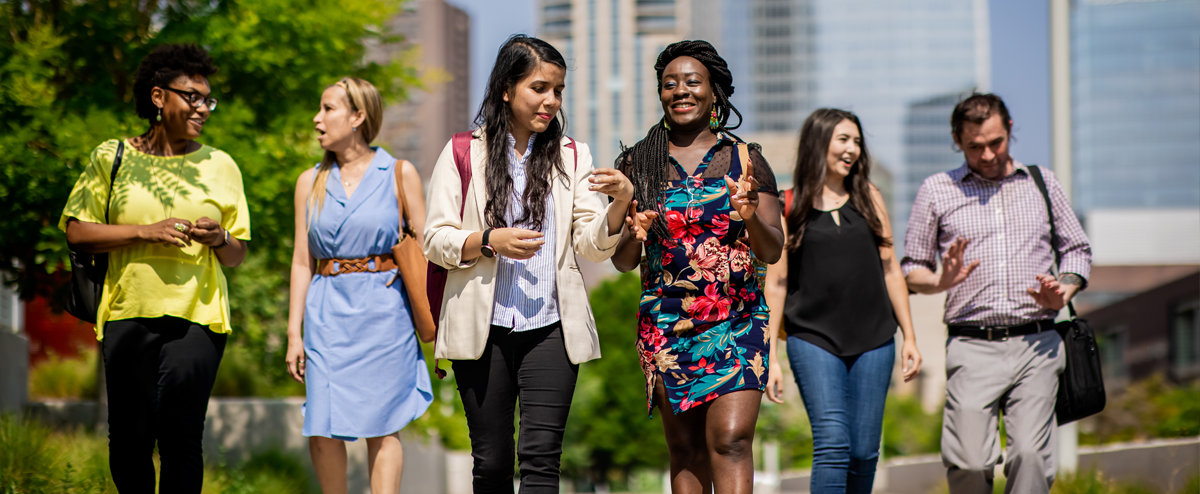 Image of 6 students walking toward the camera, 互相聊天, 在一个明亮的地方, sunny day outside on Auraria 校园.